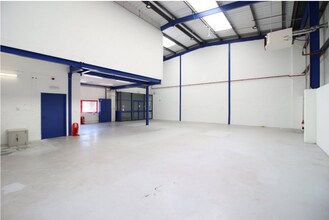 Oxford Rd, Harrow to rent Interior Photo- Image 2 of 2