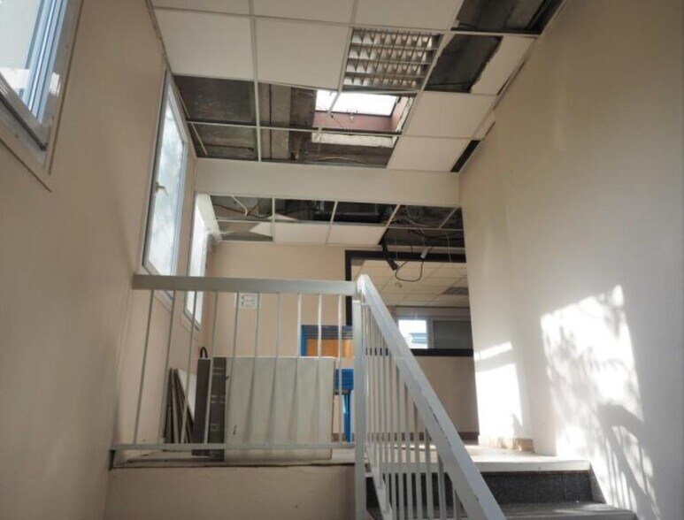 Office in Lyon for sale - Interior Photo - Image 3 of 8