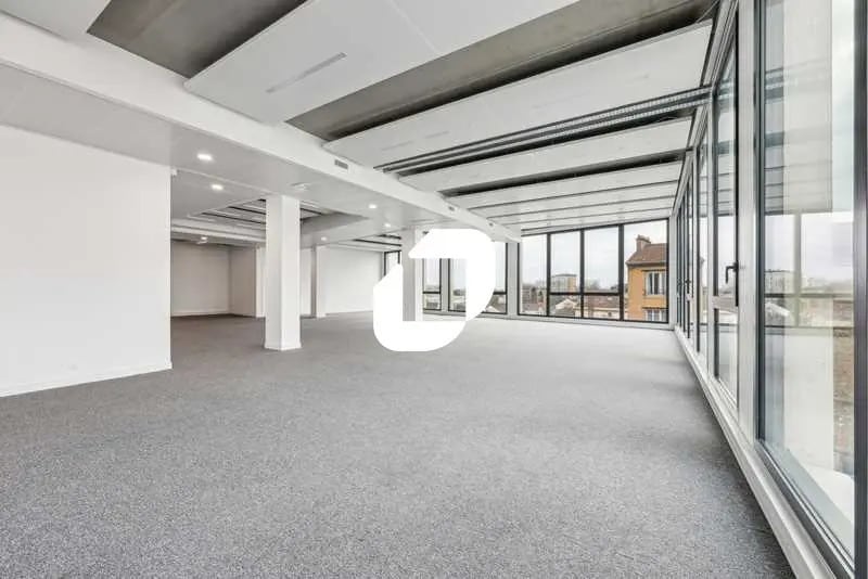 Office in Villejuif to rent Interior Photo- Image 1 of 12