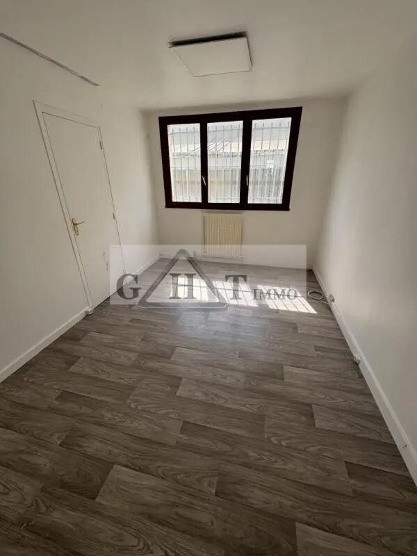 Office in Wissous to rent Interior Photo- Image 1 of 7