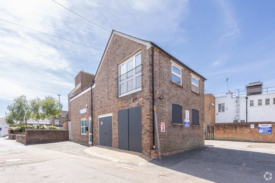 8 High St, Dunstable for rent - Primary Photo - Image 1 of 3