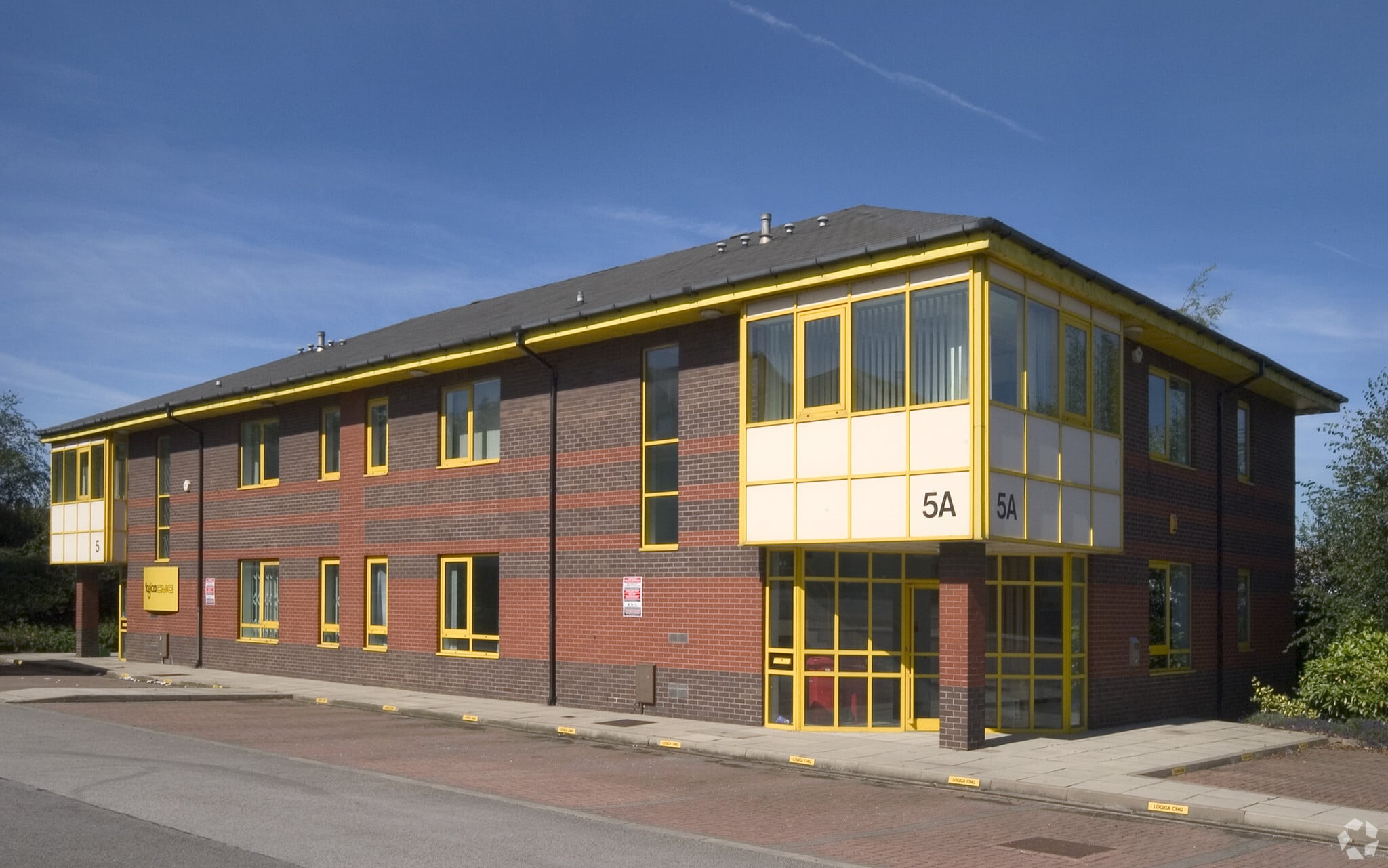 Bruntcliffe Way, Morley to rent Primary Photo- Image 1 of 2