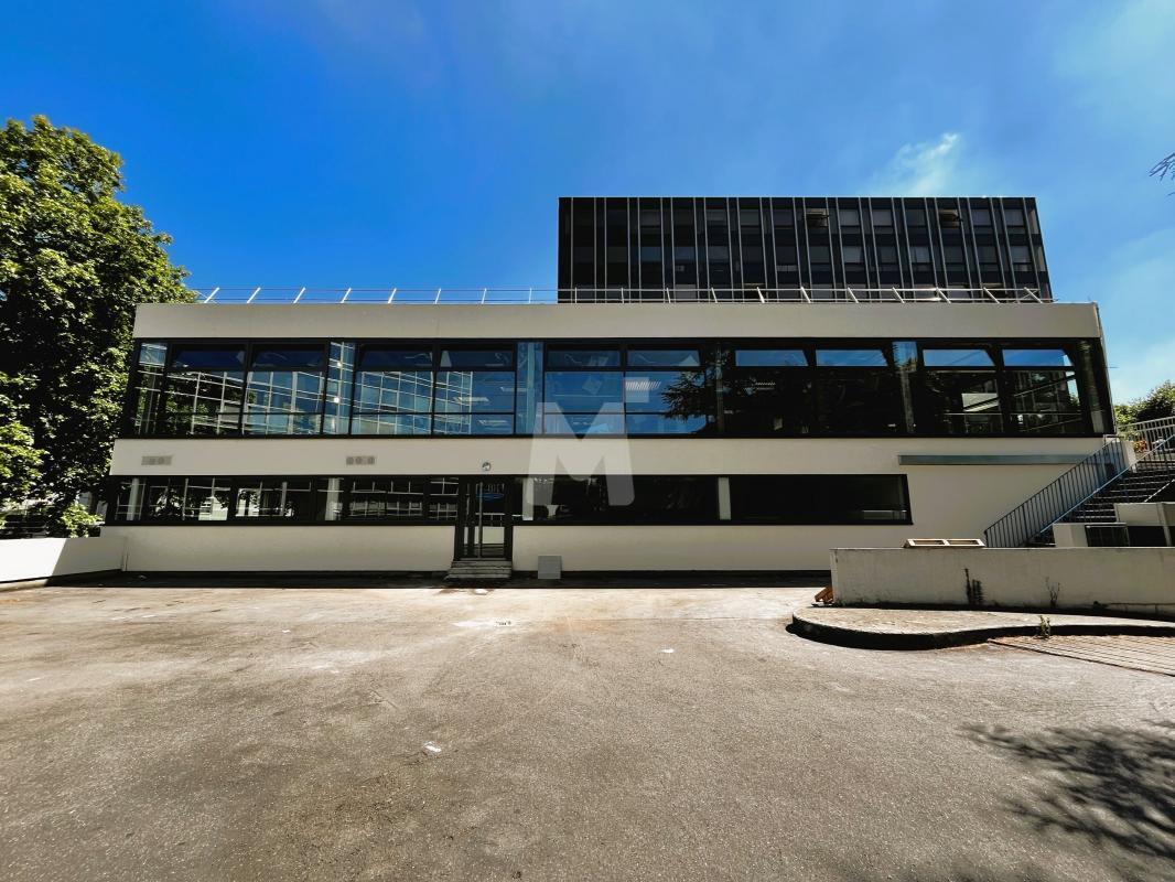Office in Évry-Courcouronnes for sale Building Photo- Image 1 of 11