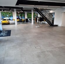 2 Epsom Rd, East Horsley to rent Interior Photo- Image 2 of 3