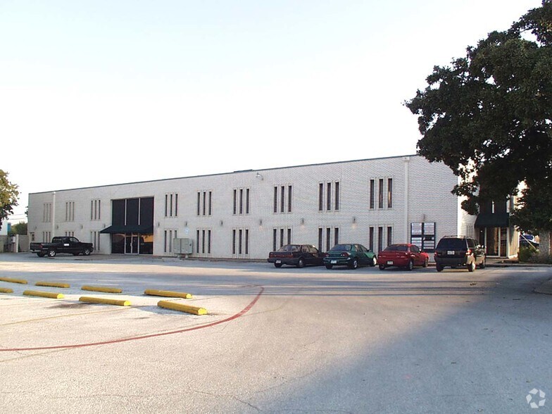 3610 W Pioneer Pky, Pantego 76013