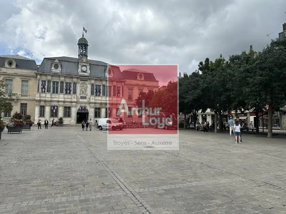 Retail in Troyes for sale Building Photo- Image 1 of 3