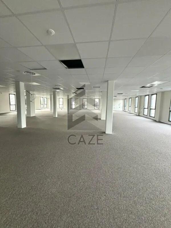 Office in Pessac to rent Interior Photo- Image 1 of 6