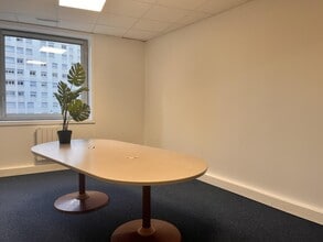 47 Rue Louis Blanc, Courbevoie for sale Interior Photo- Image 2 of 5