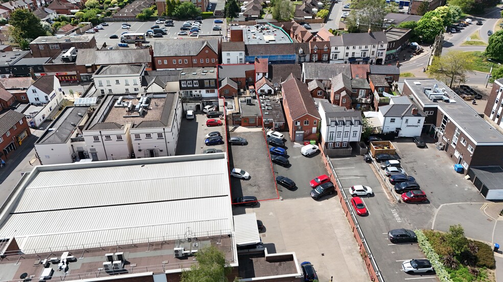 21-23 The Square, Kenilworth to rent - Building Photo - Image 2 of 11