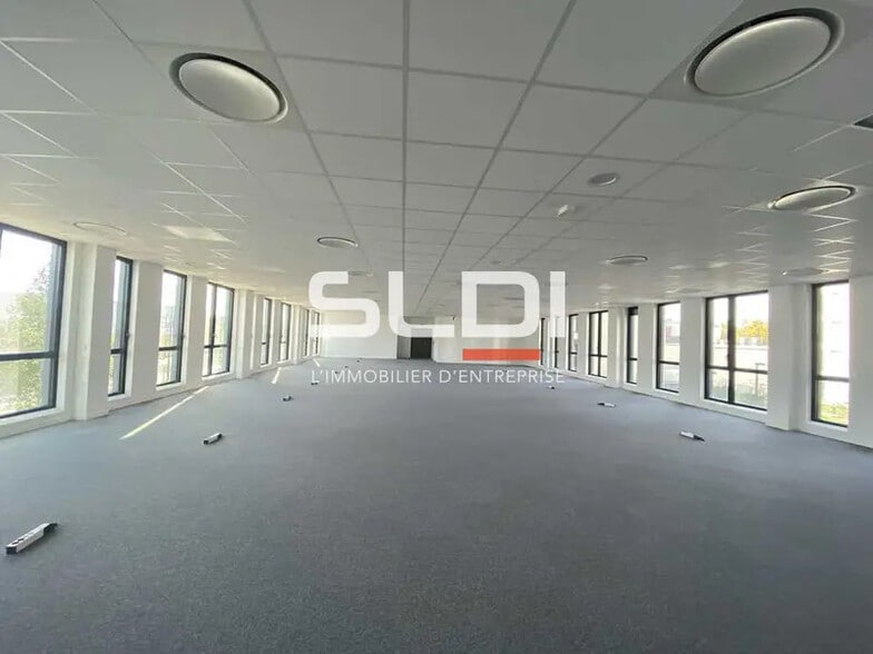 18 Rue Marius Grosso, Vaulx-en-Velin to rent - Interior Photo - Image 3 of 12