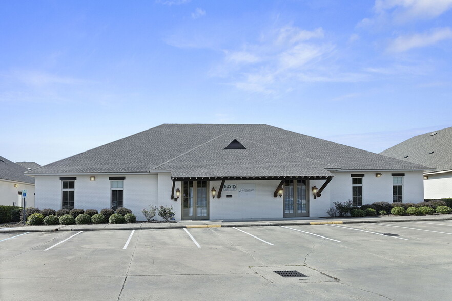 11414 Lake Sherwood Ave N, Baton Rouge, LA for rent - Building Photo - Image 1 of 13