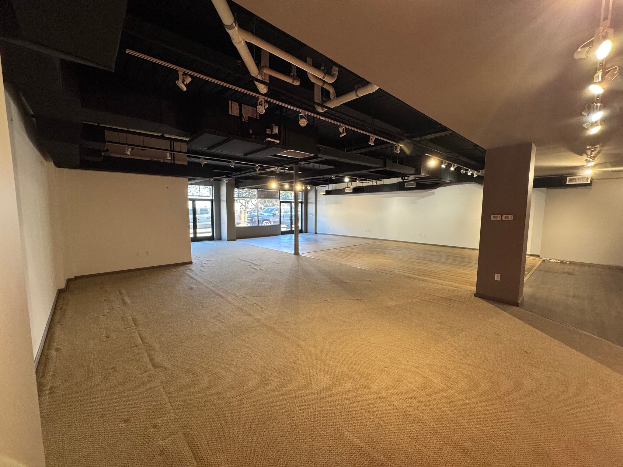 2290 Alahao Pl, Honolulu, HI to rent Interior Photo- Image 1 of 5