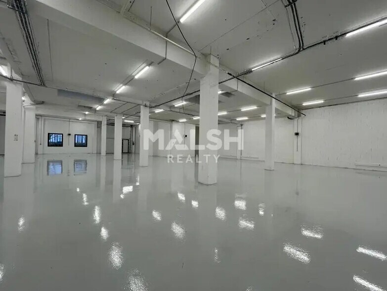 Light Industrial in Limonest to rent - Building Photo - Image 2 of 18