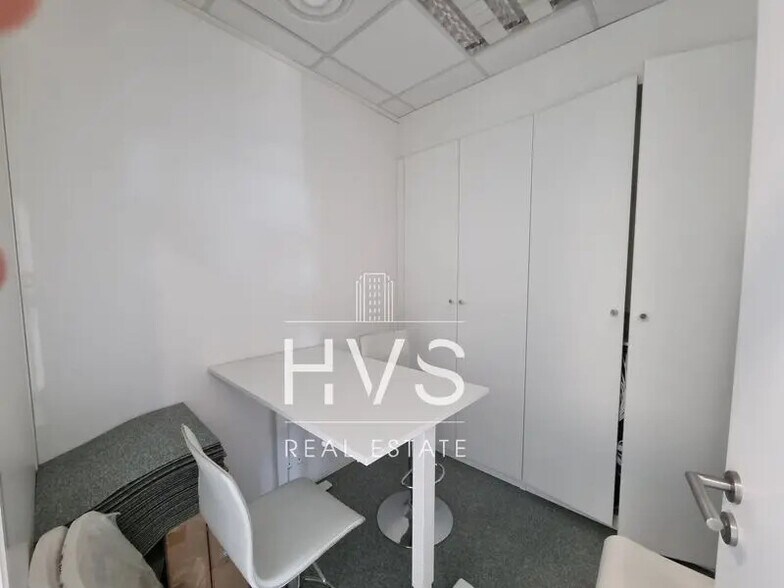 Office in Aix-en-Provence to rent - Building Photo - Image 3 of 11