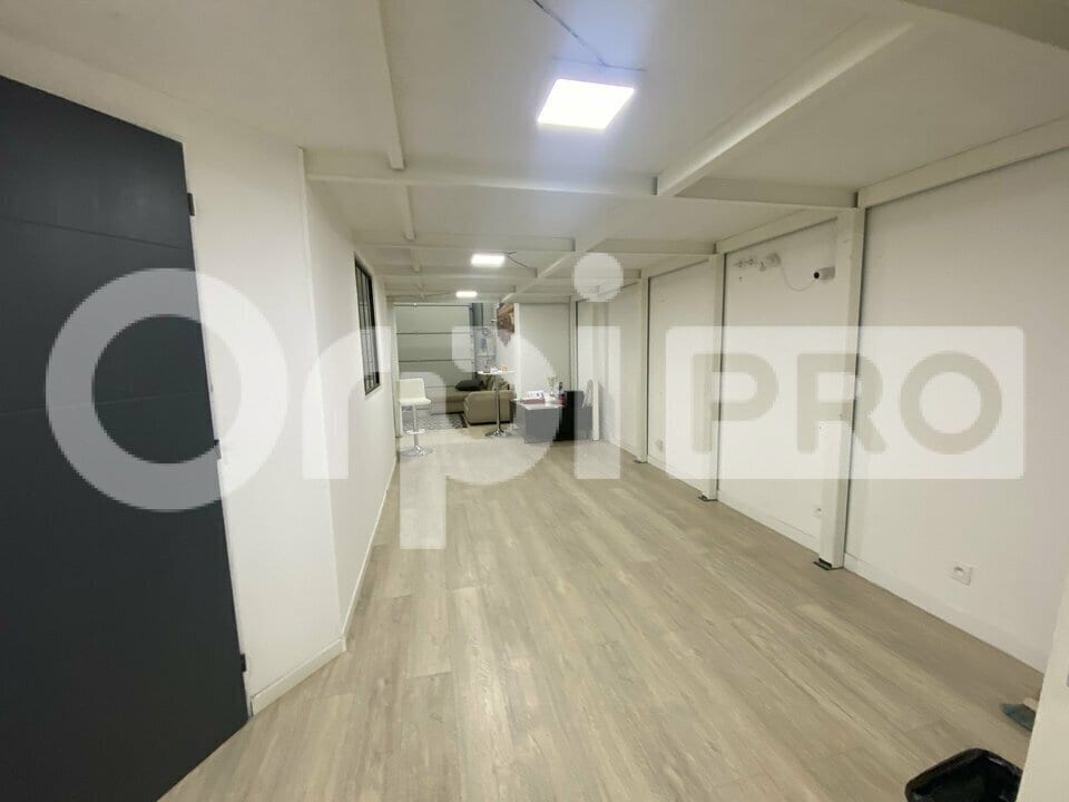 Light Industrial in Villefranche-sur-Saône for sale Interior Photo- Image 1 of 9
