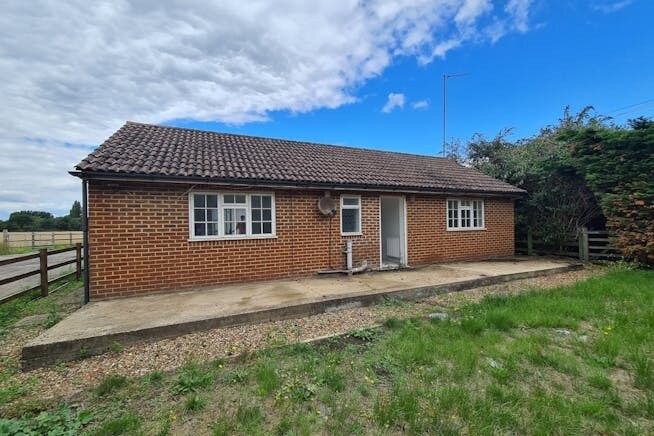 Fordbridge Rd, Sunbury On Thames for sale Primary Photo- Image 1 of 1