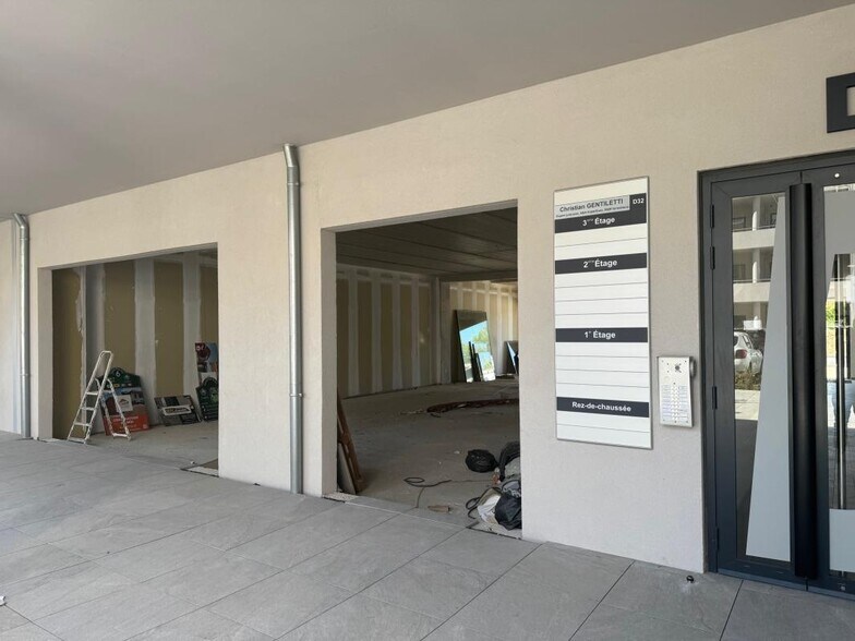 Office in Aubagne to rent - Building Photo - Image 3 of 7