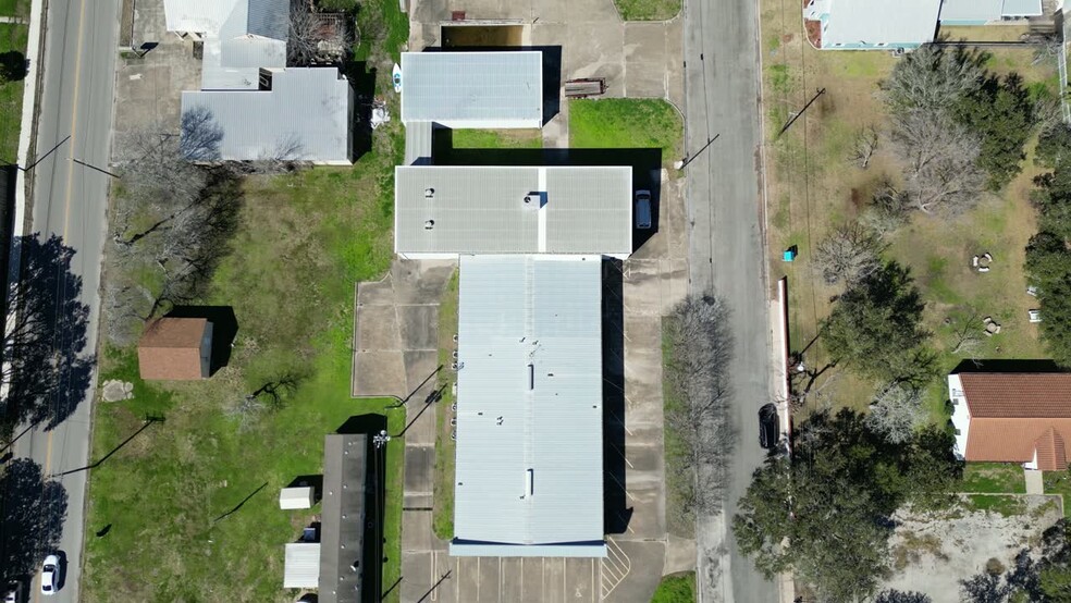 107 E Austin St, Port Lavaca, TX for sale - Commercial Listing Video - Image 3 of 38