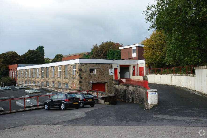 1-9 Wensley Rd, Blackburn to rent - Building Photo - Image 2 of 9