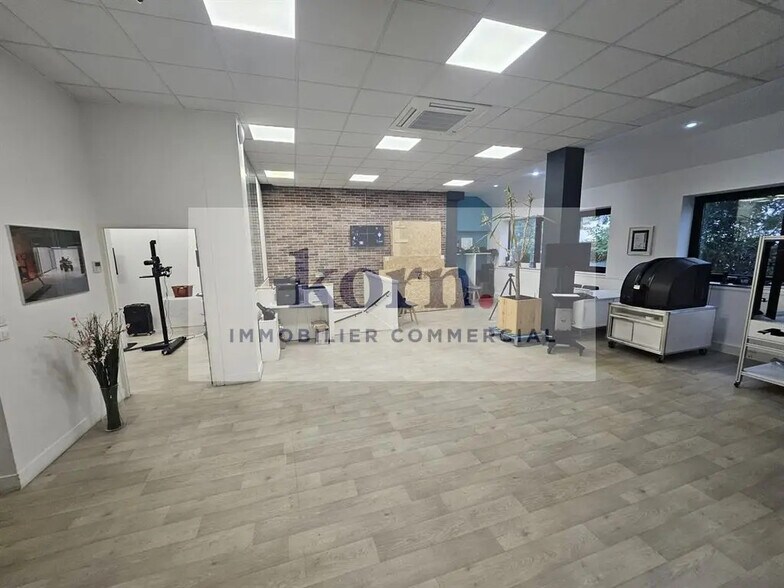 Office in Levallois-Perret to rent - Building Photo - Image 2 of 10