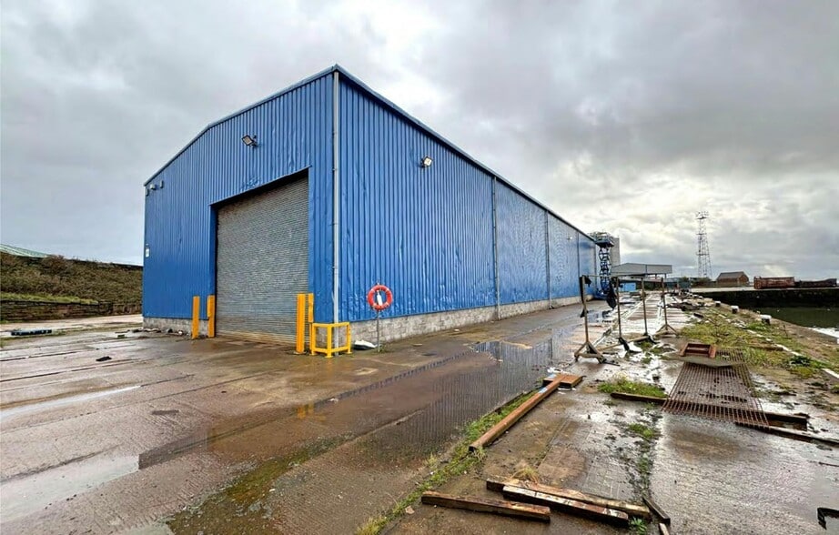 Stalbridge Warehouse, Dock Port Of Garston Av, Liverpool to rent - Building Photo - Image 2 of 5
