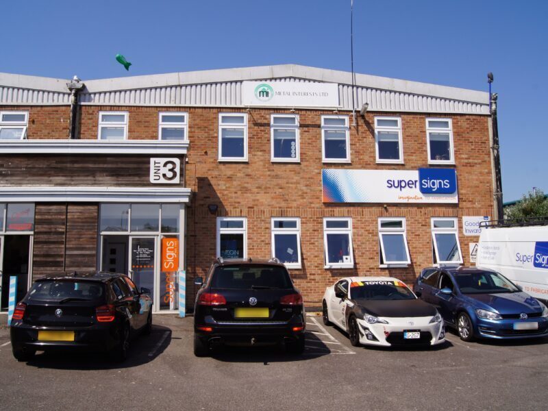 Spur Rd, Chichester to rent Building Photo- Image 1 of 2