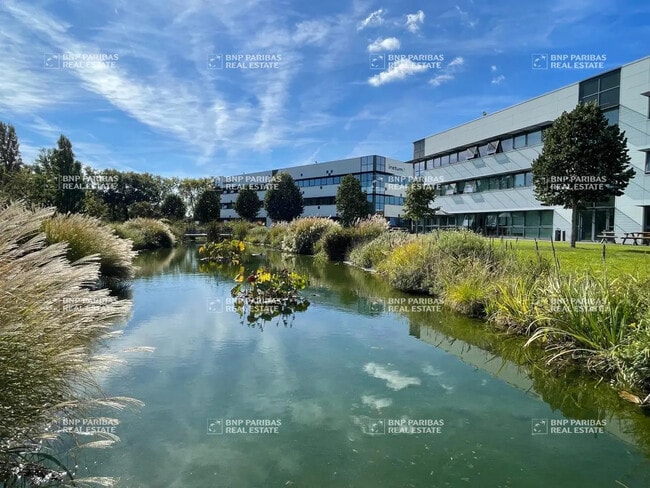 Location Bureaux 305 m² à 3 661 m²