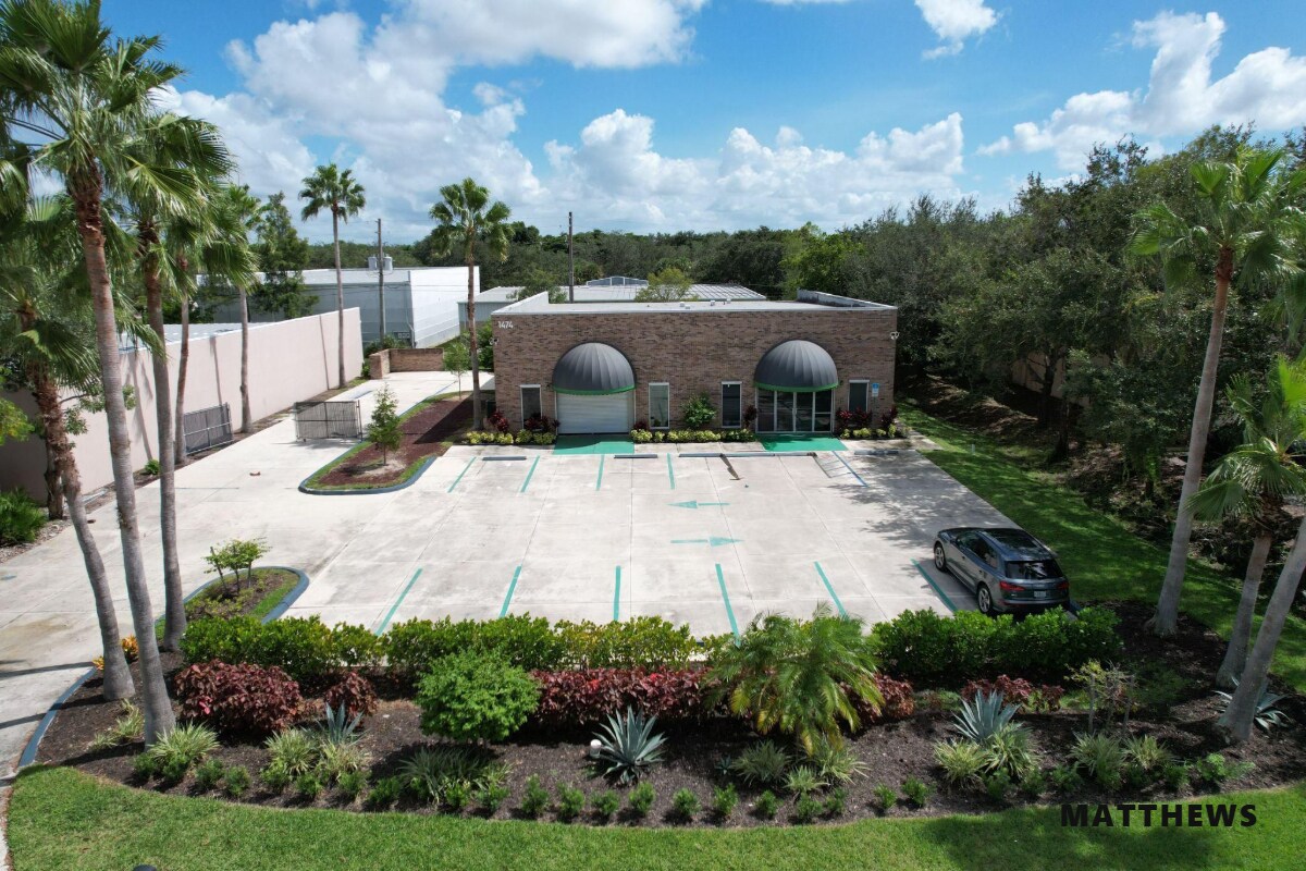 1474 Rail Head Blvd, Naples, FL to rent Building Photo- Image 1 of 4