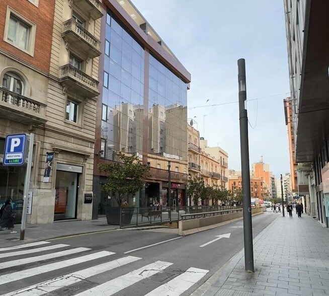 Retail in Tarragona, Tarragona to rent - Building Photo - Image 2 of 2