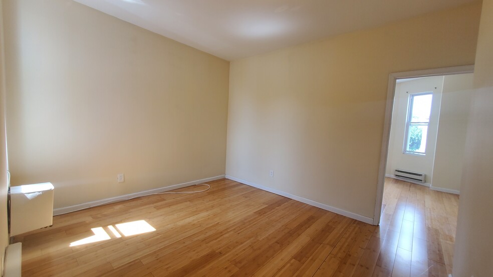 6020 Lansdowne Ave, Philadelphia, PA for sale - Interior Photo - Image 3 of 20