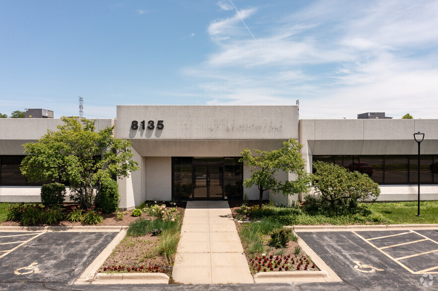 8125-8145 River Dr, Morton Grove, IL for rent - Building Photo - Image 1 of 11