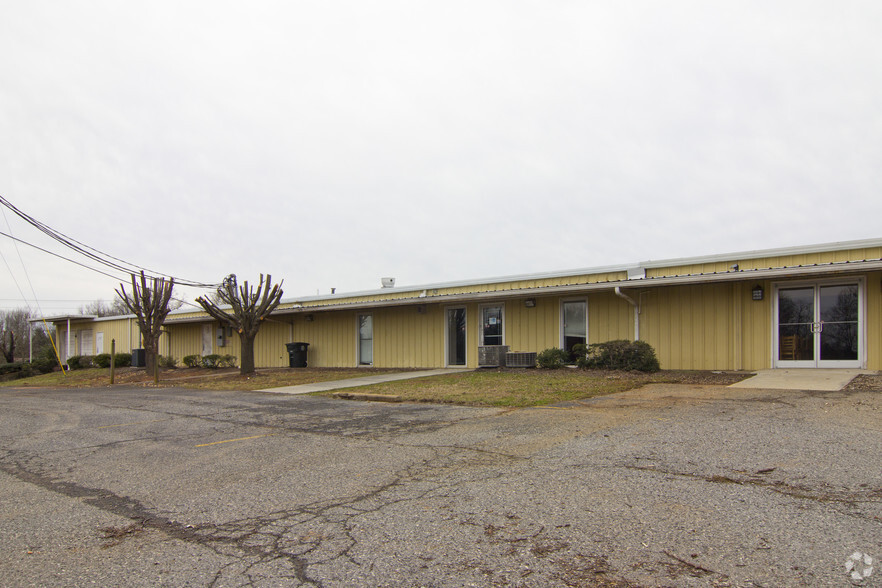 335 College Ave, Boiling Springs, NC for rent - Building Photo - Image 1 of 7