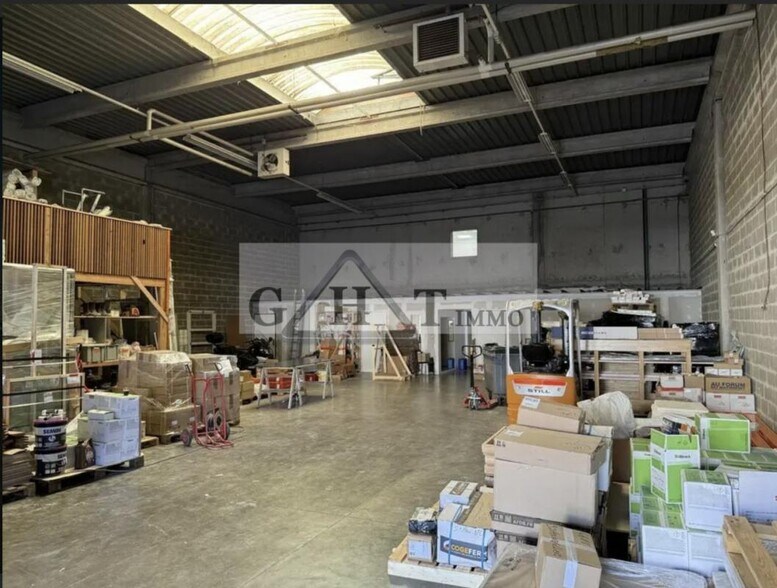 Industrial in Gennevilliers to rent - Building Photo - Image 2 of 5