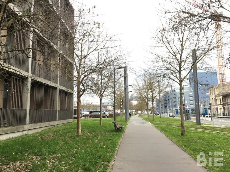 Office in Bordeaux to rent - Building Photo - Image 2 of 8