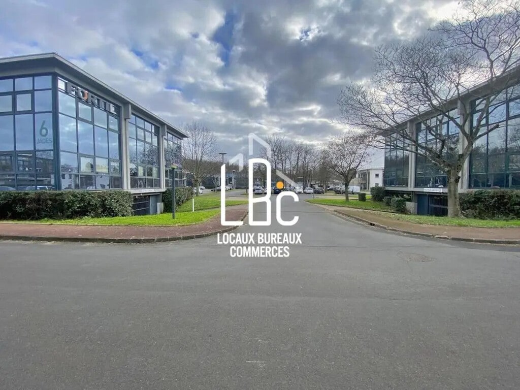 Vente Bureaux 750 m² - Photo 1