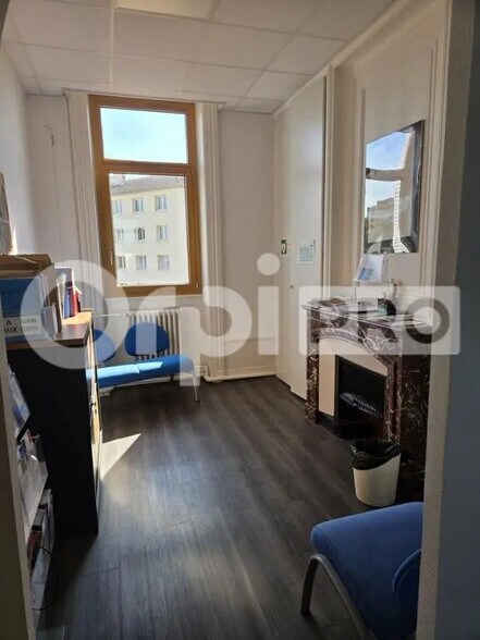 Office in Villefranche-sur-Saône to rent - Interior Photo - Image 2 of 8
