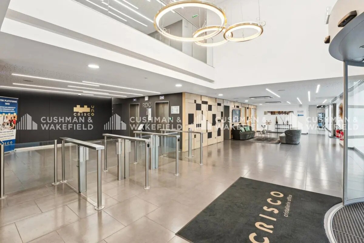 Office in Sèvres to rent Primary Photo- Image 1 of 13