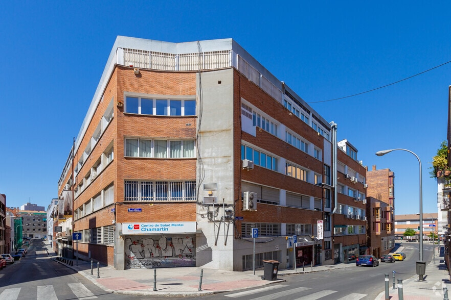 Office in Madrid, Madrid to rent - Building Photo - Image 2 of 2
