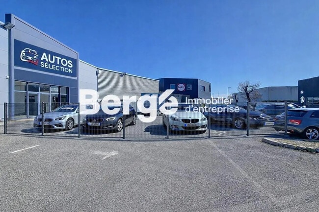 Location Commerce 200 m² à 213 m²