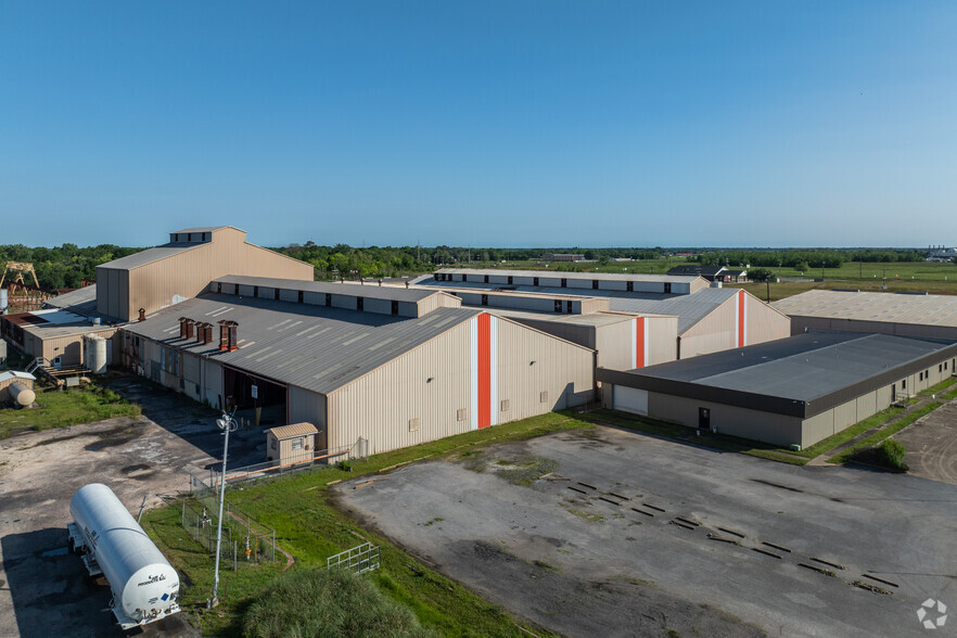 6817 Industrial Rd, Beaumont, TX for sale - Primary Photo - Image 1 of 17