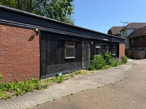 London Rd, Lowfield Heath to rent Building Photo- Image 2 of 12