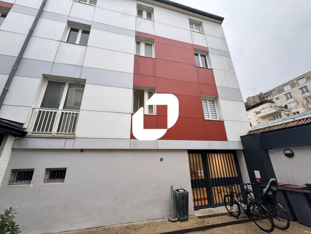Office in Montrouge to rent Building Photo- Image 1 of 4
