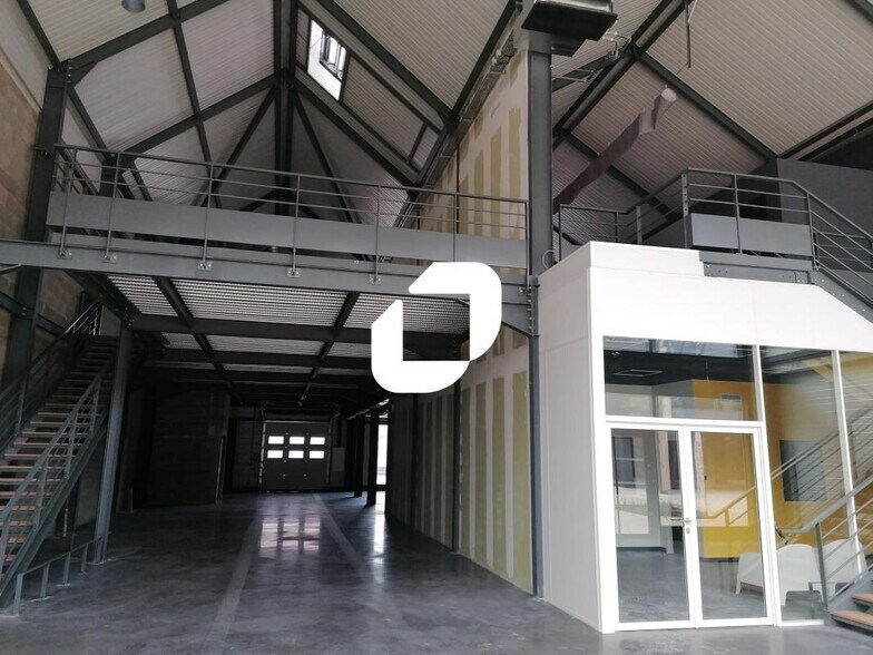 Light Industrial in Vénissieux to rent - Building Photo - Image 3 of 18