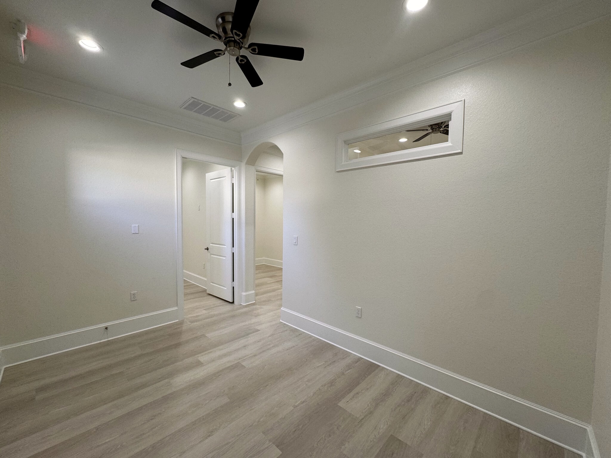 12410 Spring Cypress Rd, Tomball, TX to rent Interior Photo- Image 1 of 13