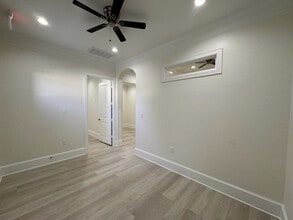 12410 Spring Cypress Rd, Tomball, TX to rent Interior Photo- Image 1 of 13