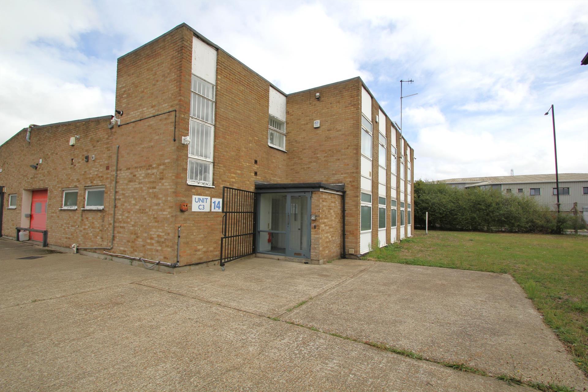 Aden Rd, Enfield to rent Building Photo- Image 1 of 9