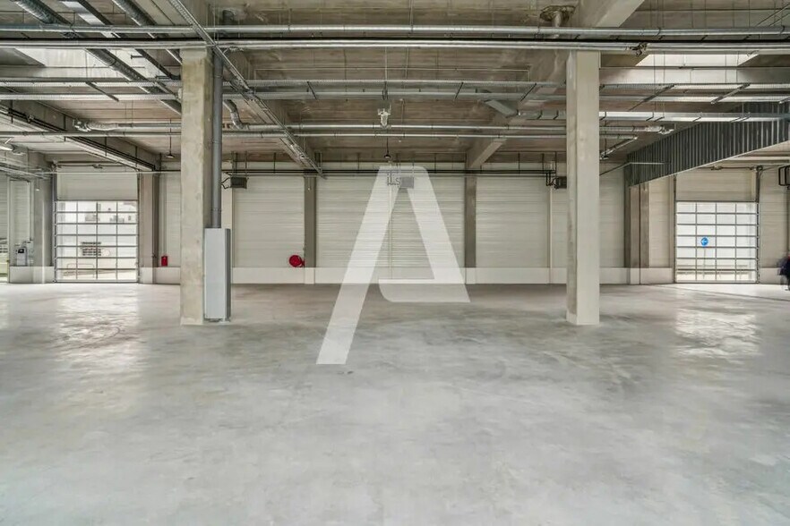 Light Industrial in Vitry-sur-Seine to rent - Interior Photo - Image 3 of 4