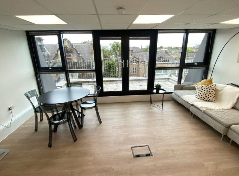 Raglan St, Harrogate to rent - Interior Photo - Image 2 of 6