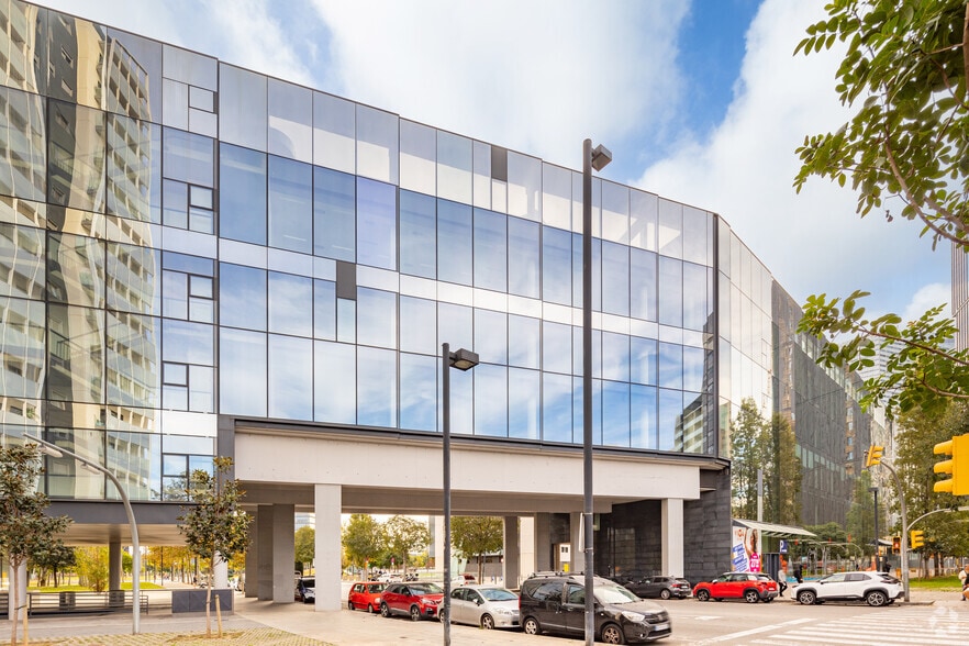 Plaça Europa, 10, L'Hospitalet de Llobregat, Barcelona to rent - Building Photo - Image 3 of 5