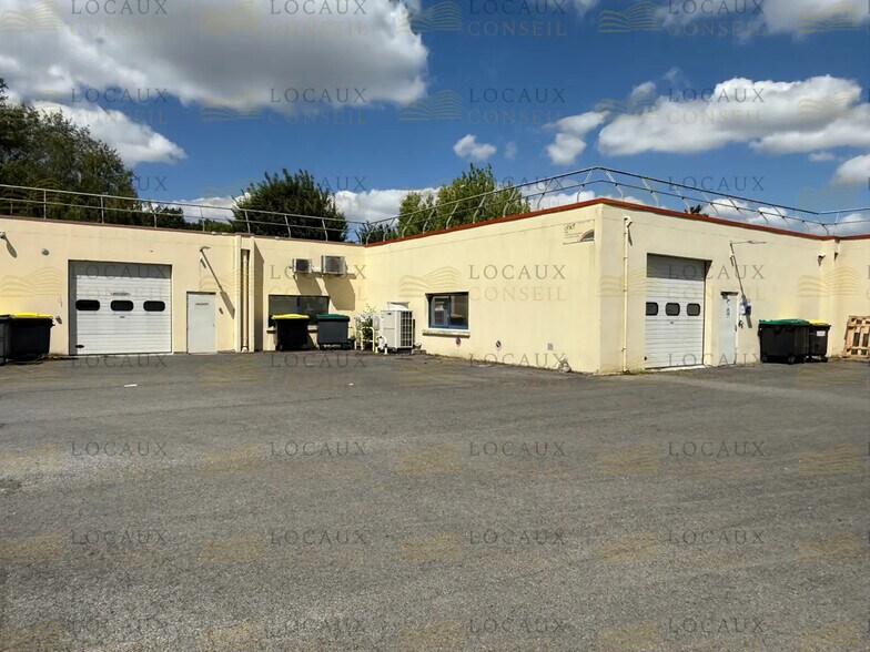 Light Industrial in Croissy-Beaubourg to rent - Building Photo - Image 3 of 13